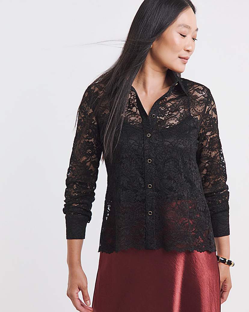 New In - Lace Scallop Hem Shirt