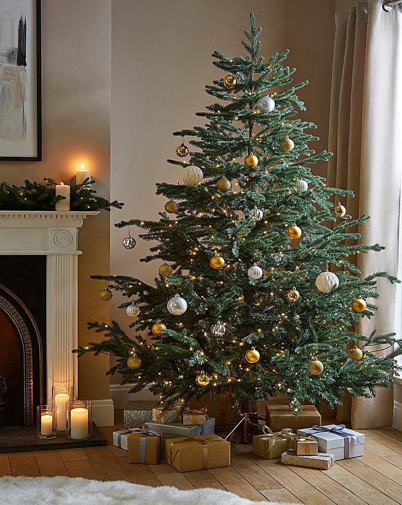 "Helsinki Pre Lit Real Look Christmas Tre"