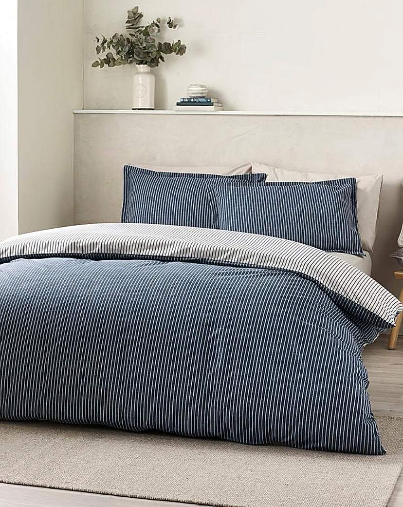 New In - Catherine Lansfield Oxford Duvet Set