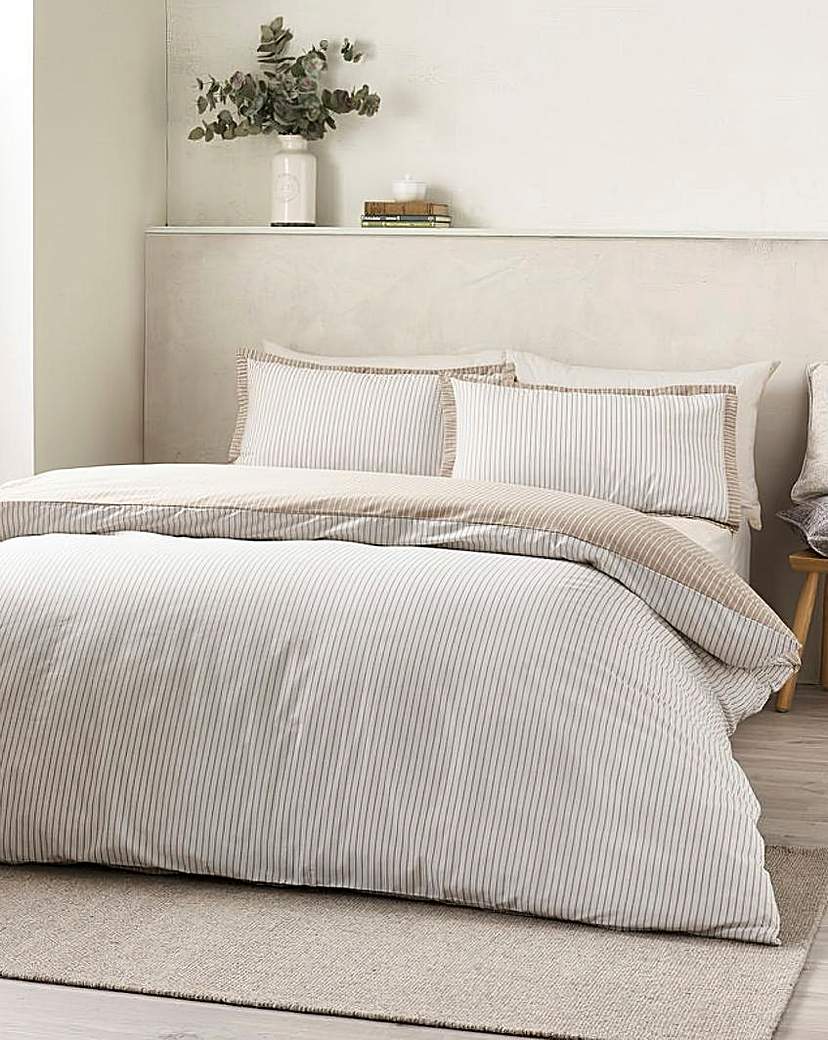 New In - Catherine Lansfield Oxford Duvet Set