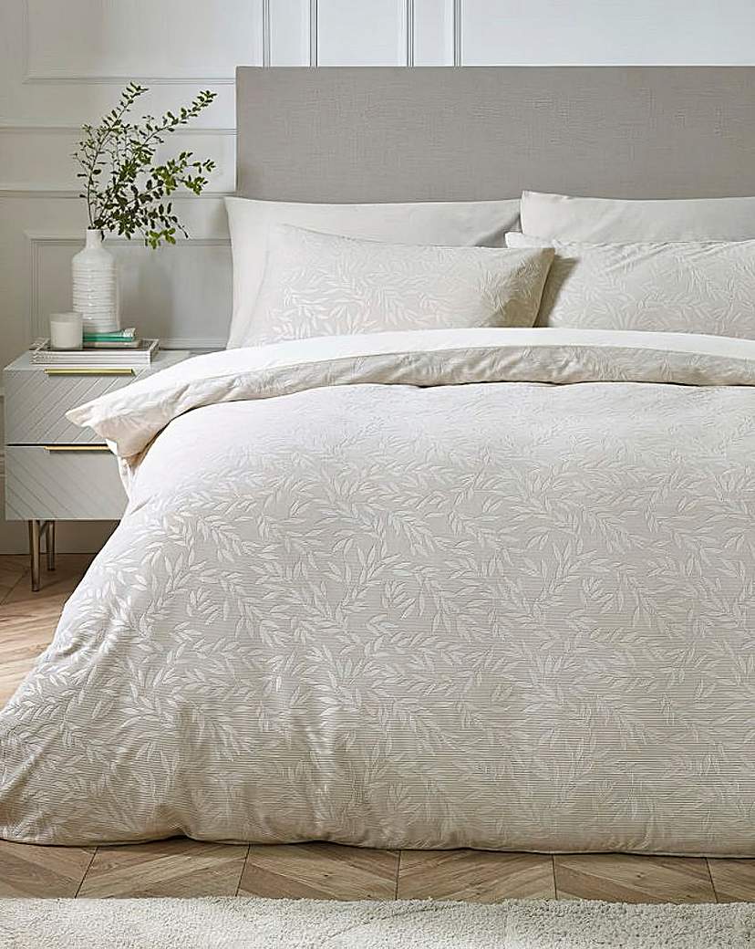 New In - Catherine Lansfield Leaves Duvet Set