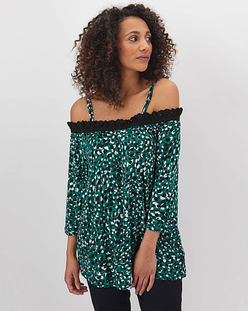 Image of / Sleeve Crochet Hem Cold Shoulder Top