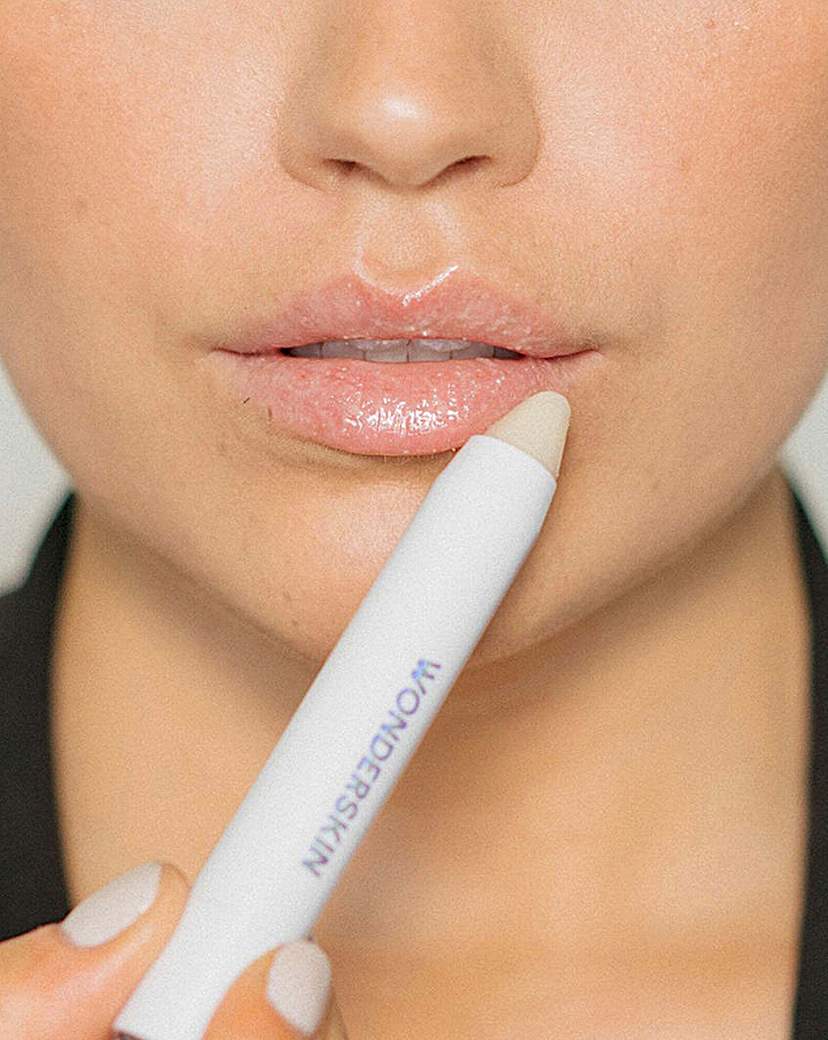 WONDERSKIN 3-in-1 Lip Scrub