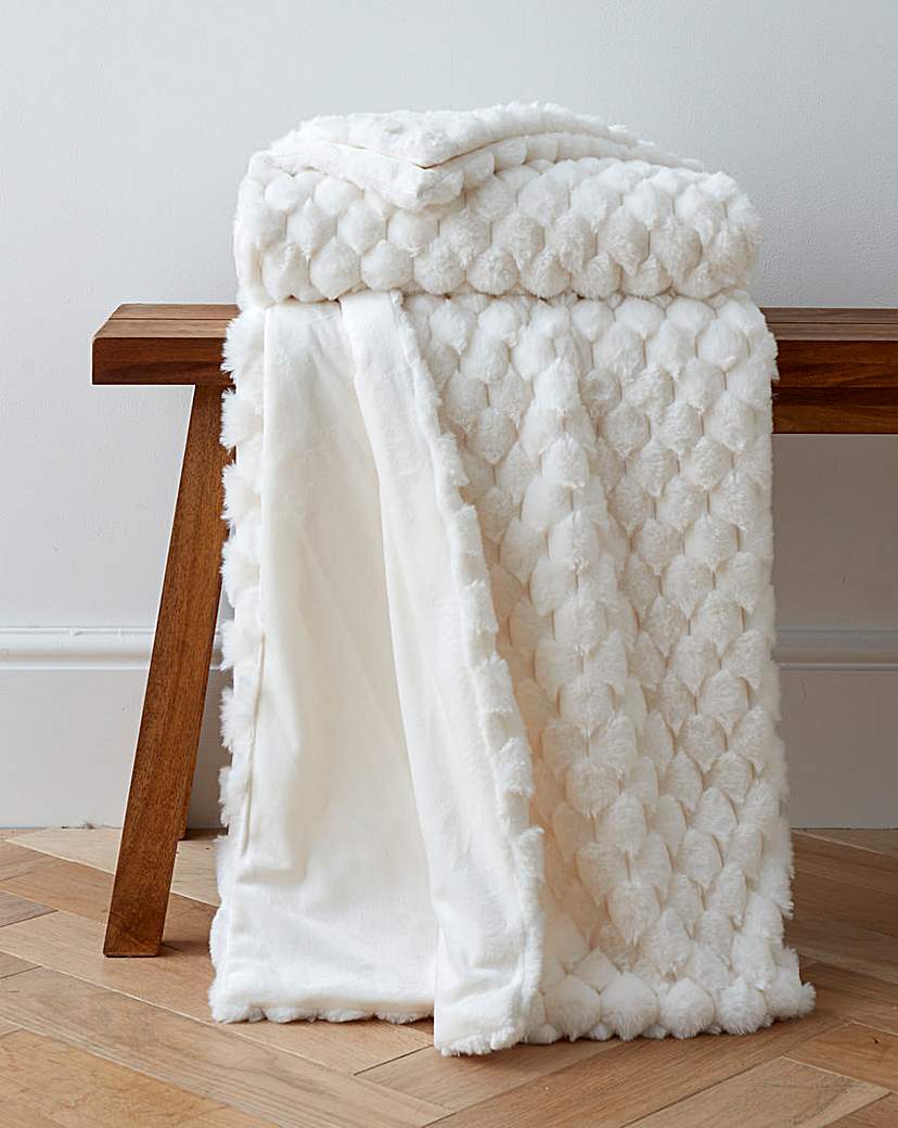 New In - Scallop Faux Fur Throw - Ivory