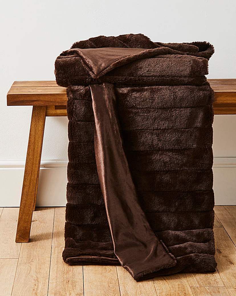 New In - Large Ribbed Faux Fur Throw - Chocolate