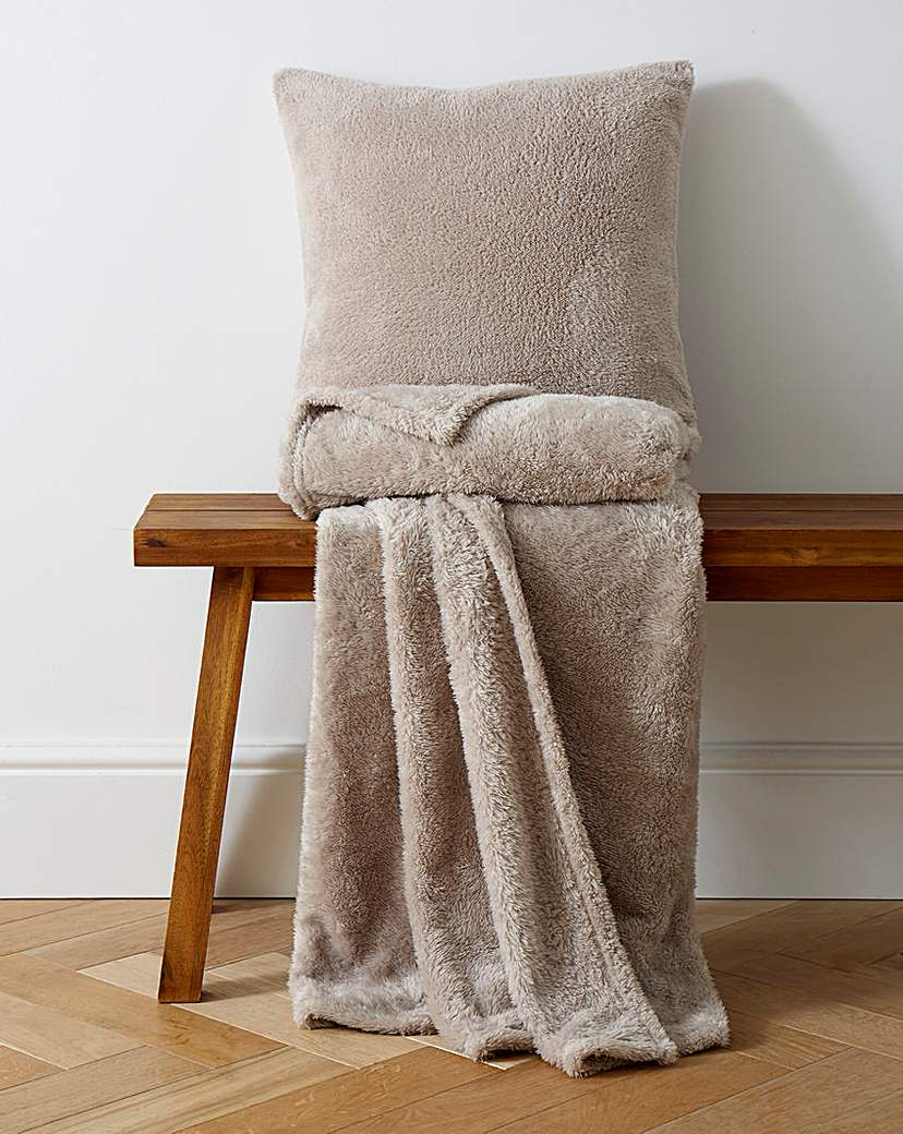New In - Cuddle Fleece Throw