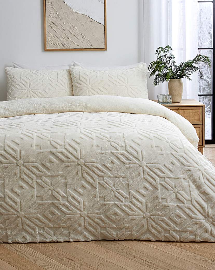 New In - Tufted Snowflake Fleece Duvet Set