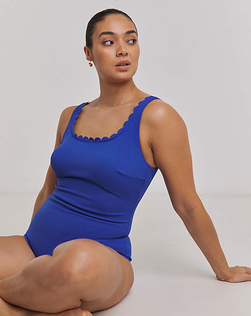 MAGISCULPT Contour Me Scalloped Swimsuit