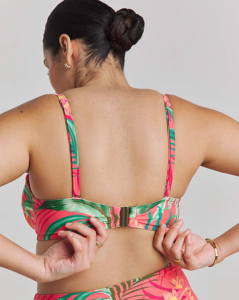 MAGISCULPT Twist Front Bikini Top