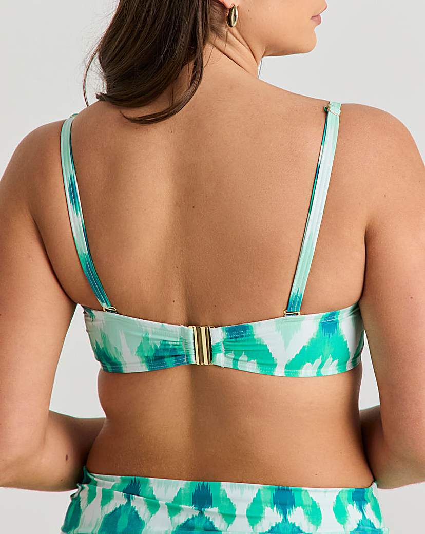 MAGISCULPT Twist Front Bikini Top
