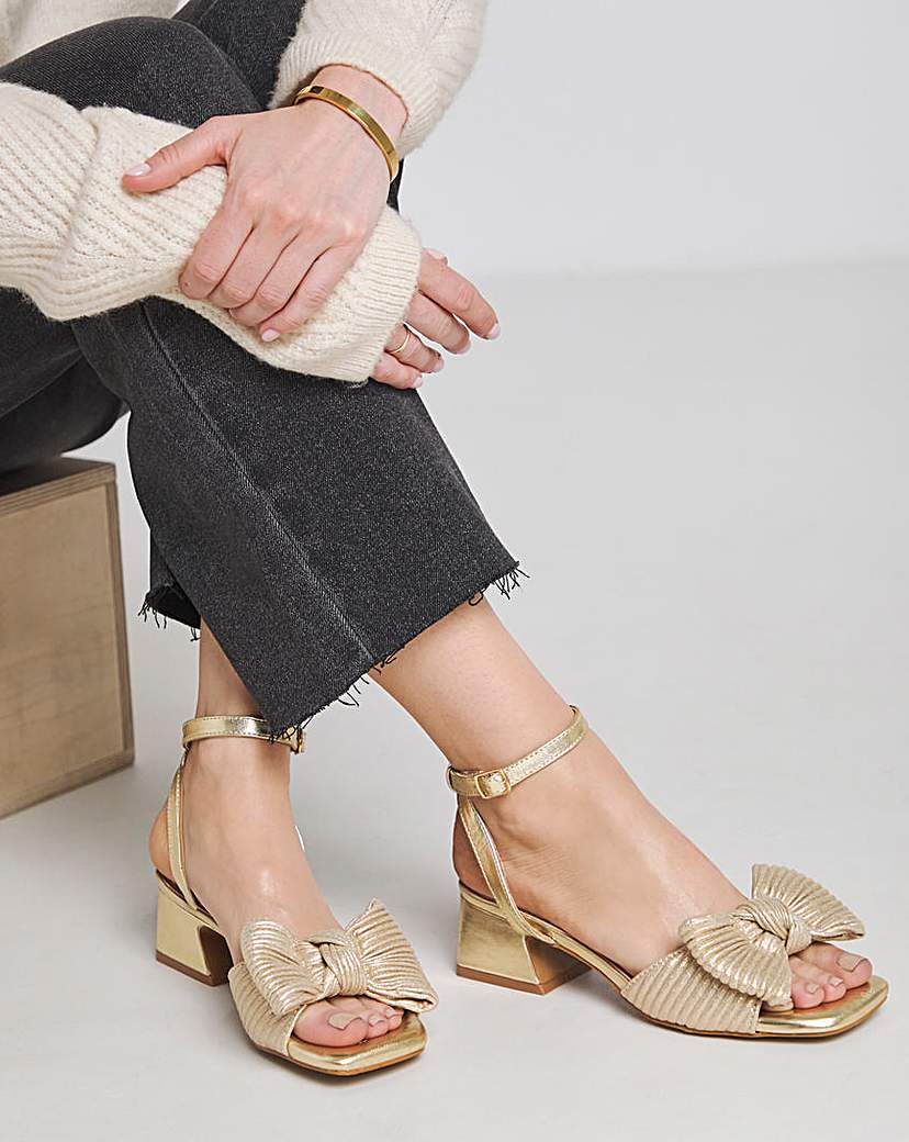 Plisse Bow Low Heel Sandal Ex Wide