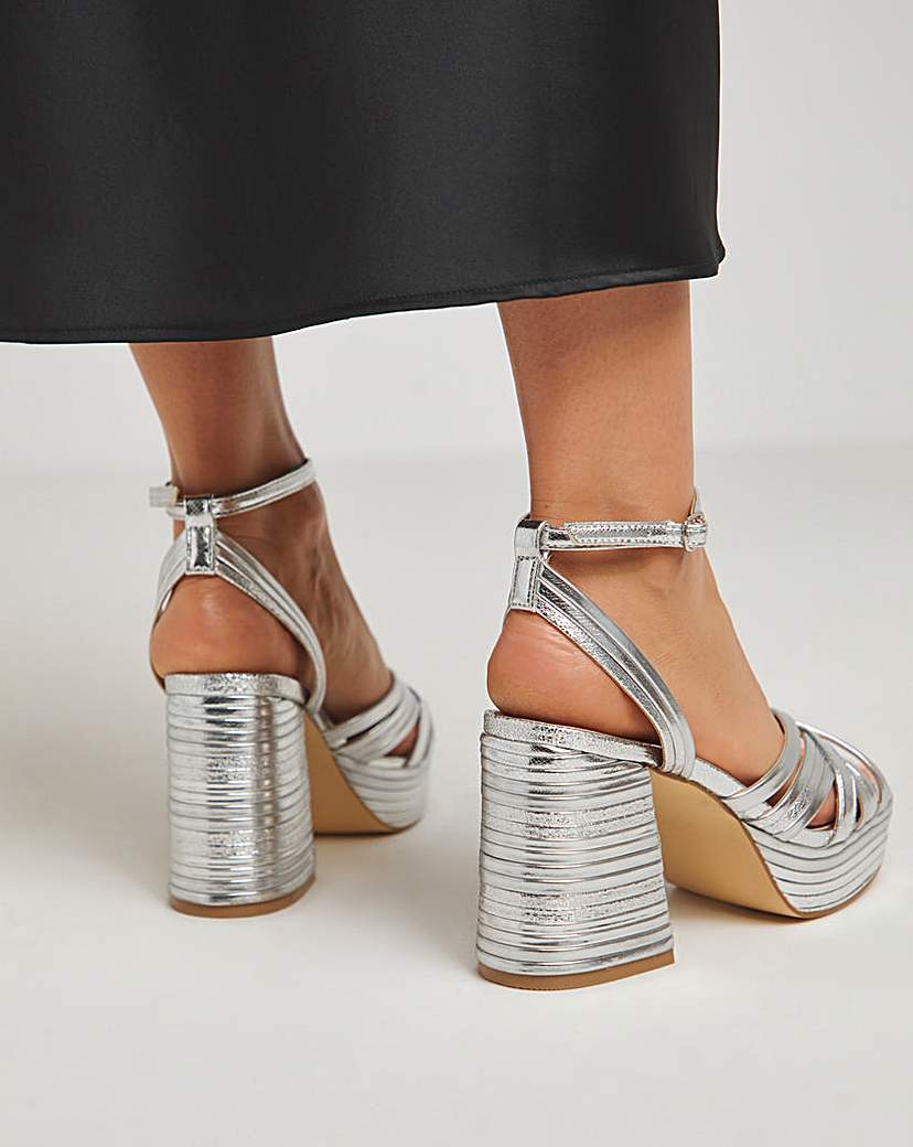 Feature Platform Heel Wide