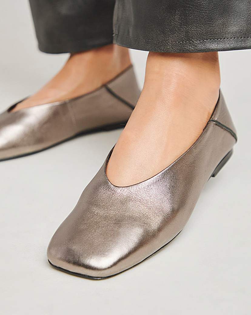 Soft Leather High Cut Ballerina ExWide