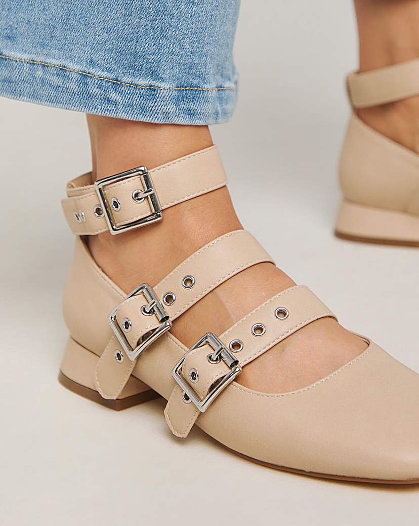 Strap Buckle Block Heel Shoes ExWide