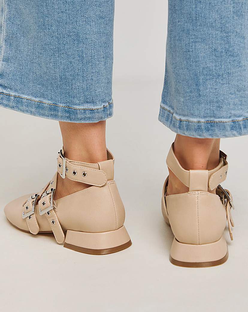 Strap Buckle Block Heel Shoes ExWide