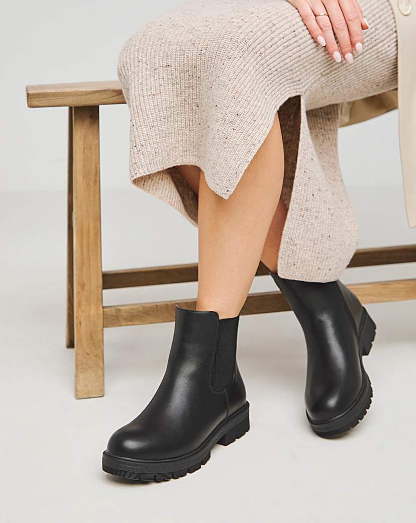 New In - Casual Ankle Chelsea Boot Wide