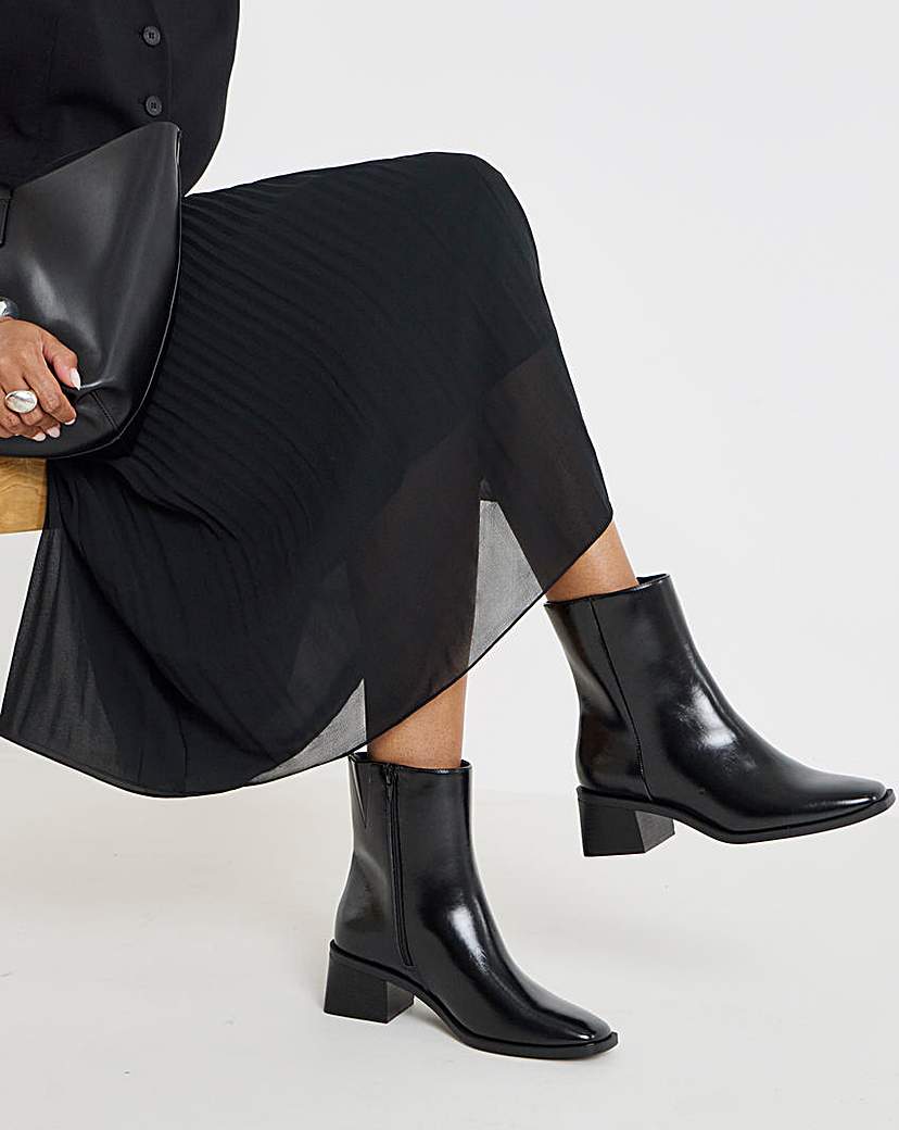 Square Toe Ankle Boot Extra Wide