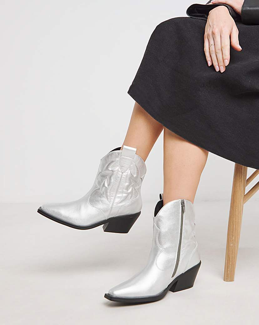 Embroidered Ankle Western Boots Ex Wide
