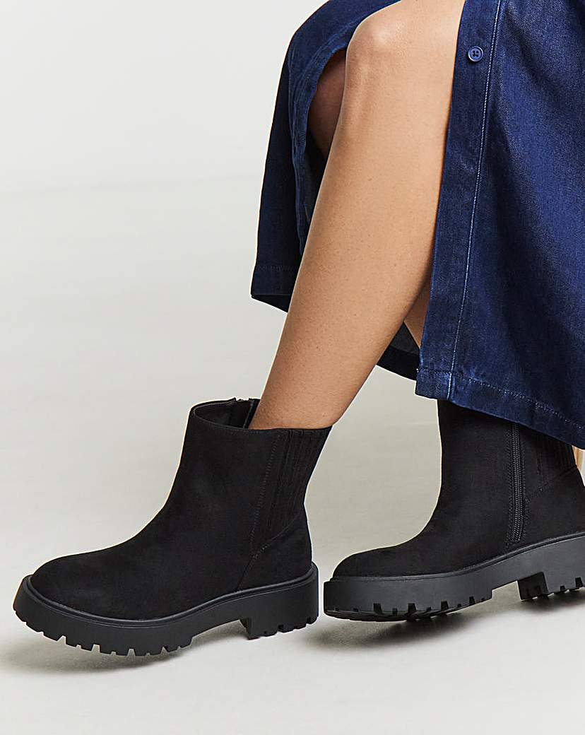 New In - Hidden Gusset Chelsea Boot Extra Wide