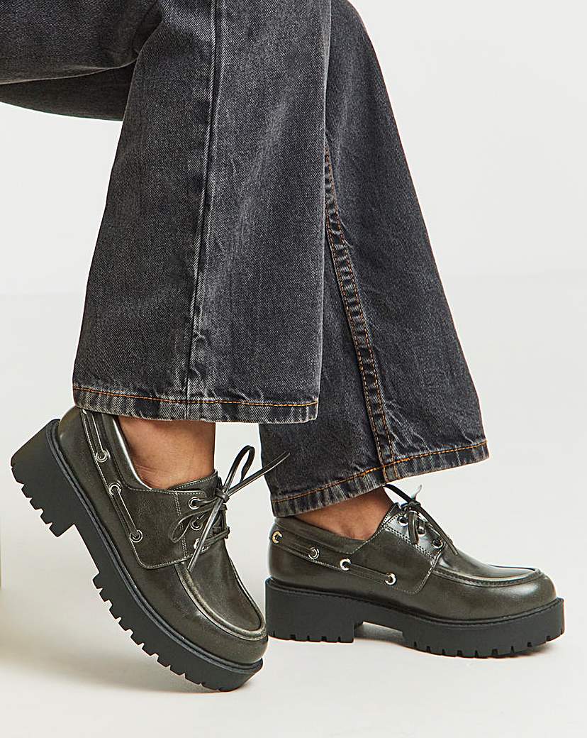New In - Chunky Brogue Boat Shoe Wide