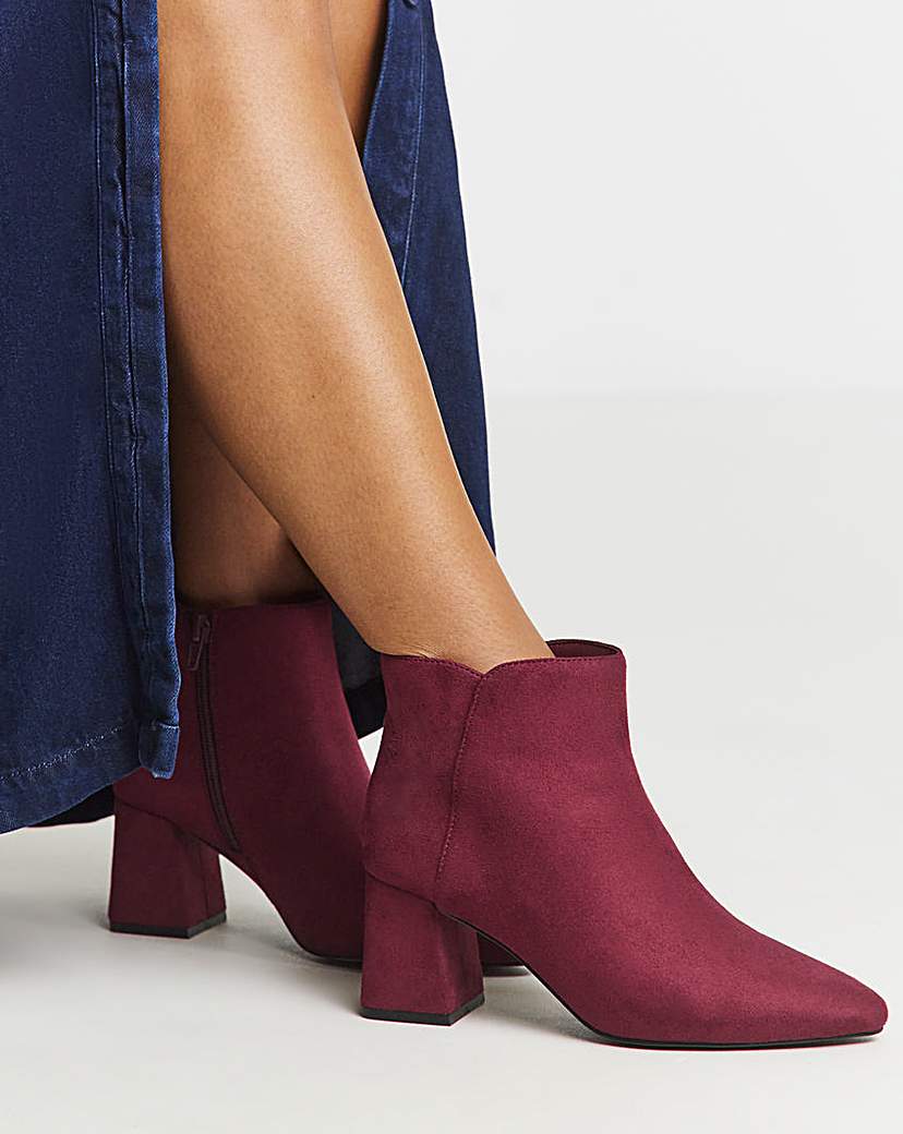 New In - Point Ankle Boot Block Heel Ex Wide