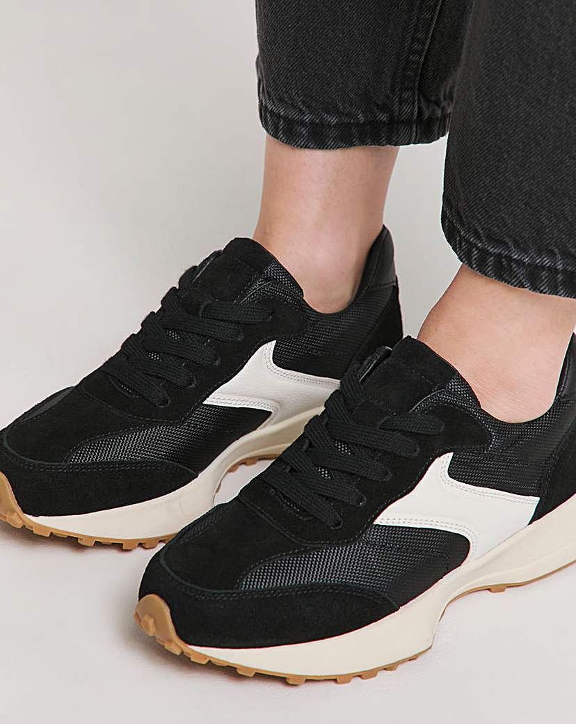 Retro Runner Trainer Wide Fit