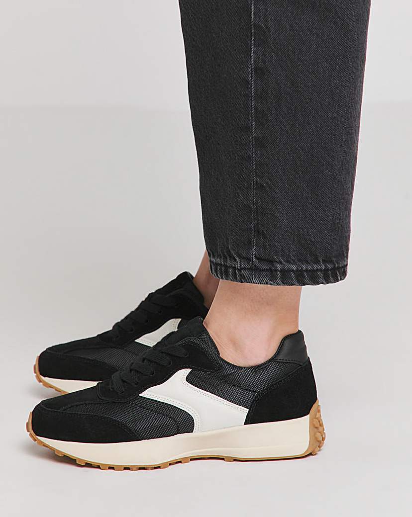Retro Runner Trainer Wide Fit
