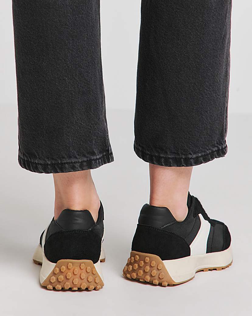 Retro Runner Trainer Wide Fit