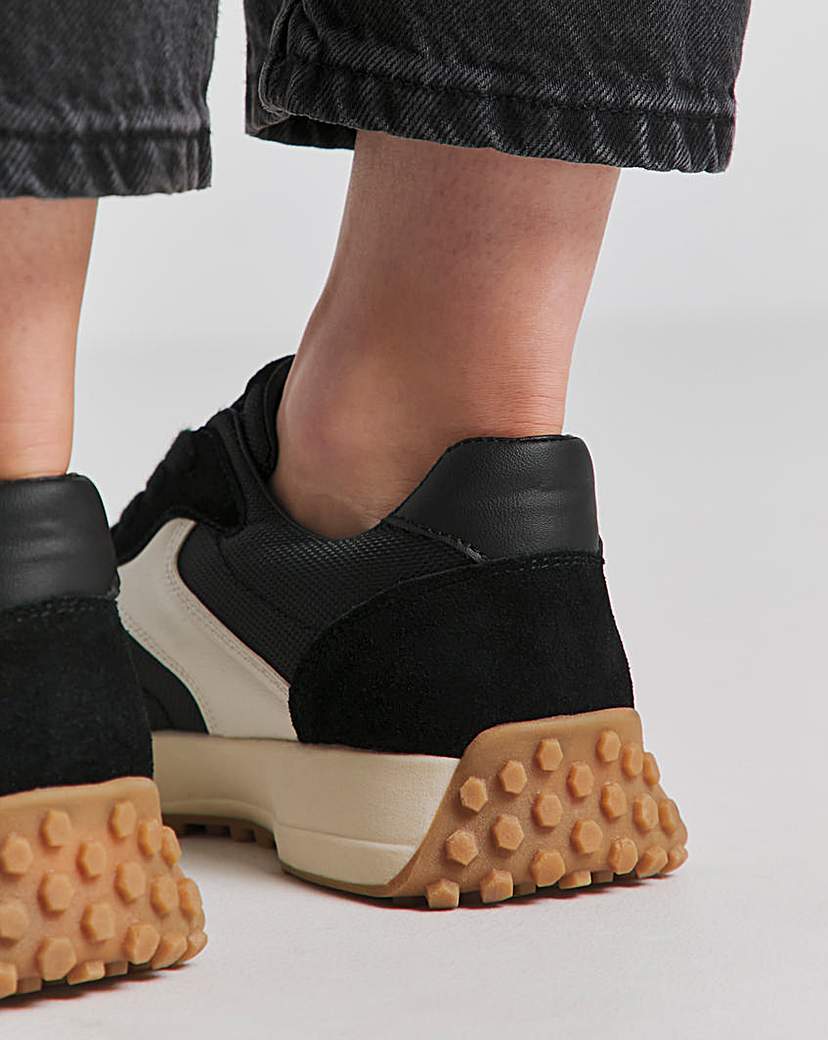 Retro Runner Trainer Wide Fit