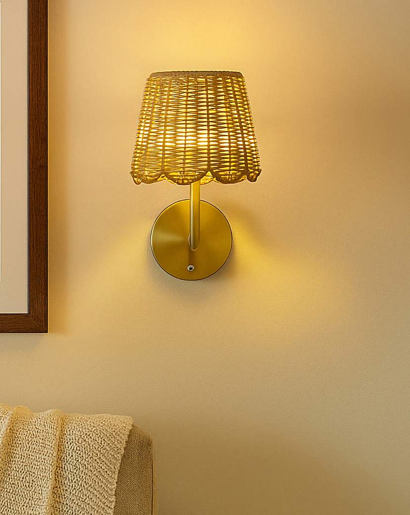 Calvera Scalloped Rattan Wall Light